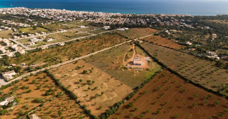 Commercialisation de terrains et bâtiments