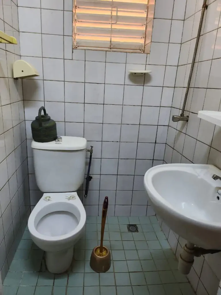 Douche et wc interne bien équipé