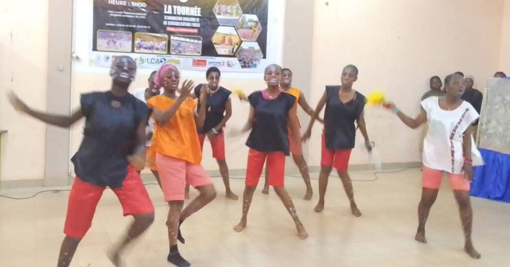 Élèves sensibilisant au civisme scolaire lors de la TASS 2026